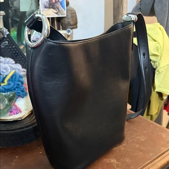 Classic Black Leather Kate Spade Bucket Bag - Sleek Everyday Bag - Picture 2 of 14